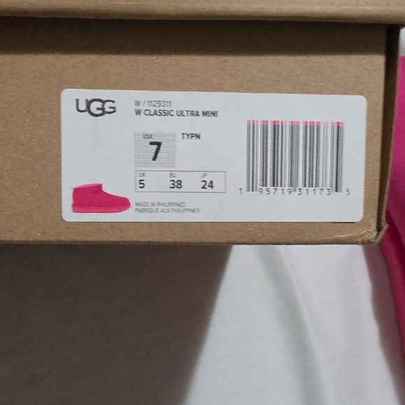 UGG Rare Color - Picture 2 of 6